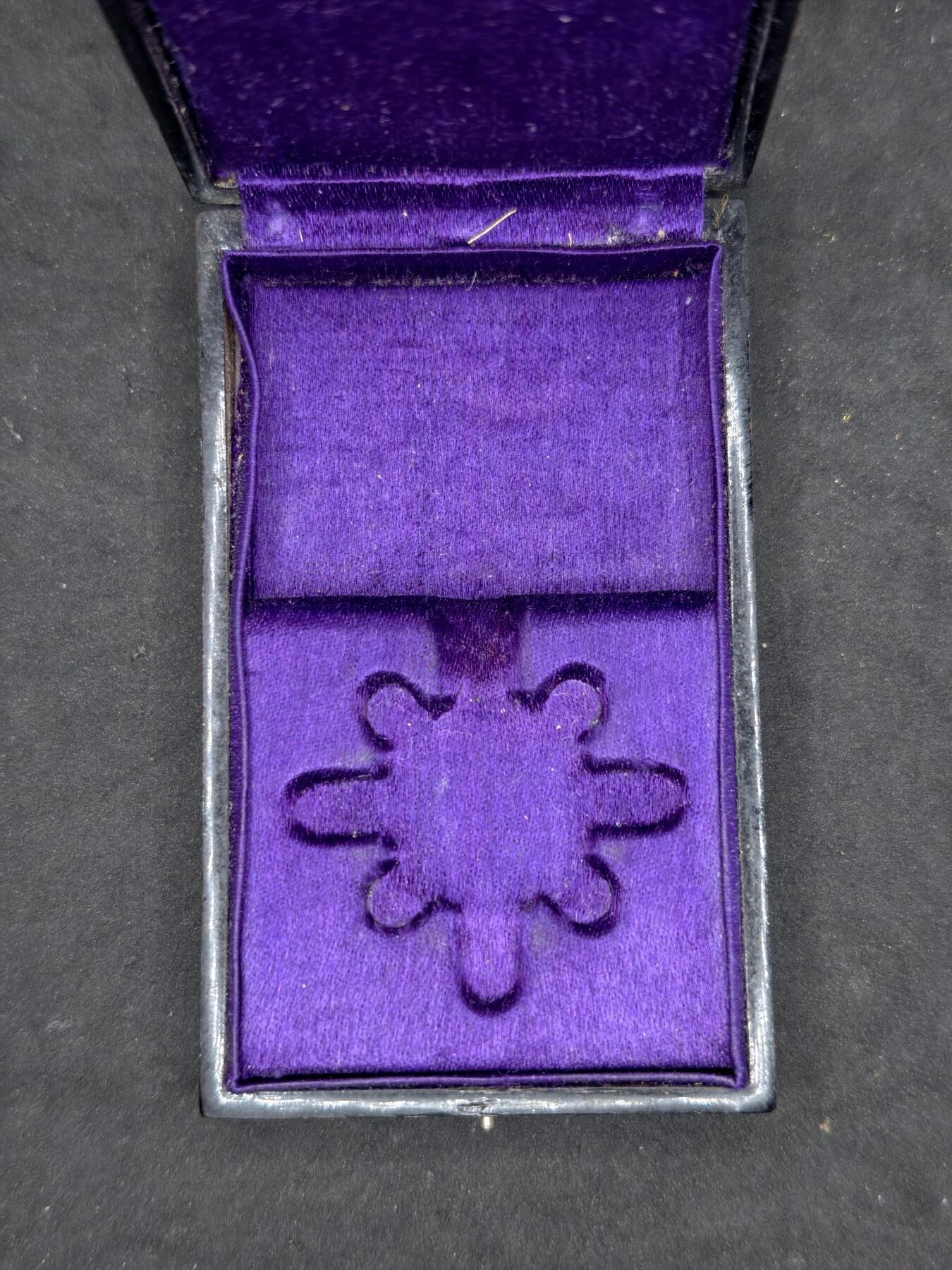 凯旋世界勋赏（第20期）（欢迎送拍）（对拍品有疑问请询问客服，不接受到手刀，出价默认拍品品相。请认真阅读拍卖规则！出价默认已认可！）（收到货请录制开箱视频，无视频概不处理问题。） 早期瑞宝空盒