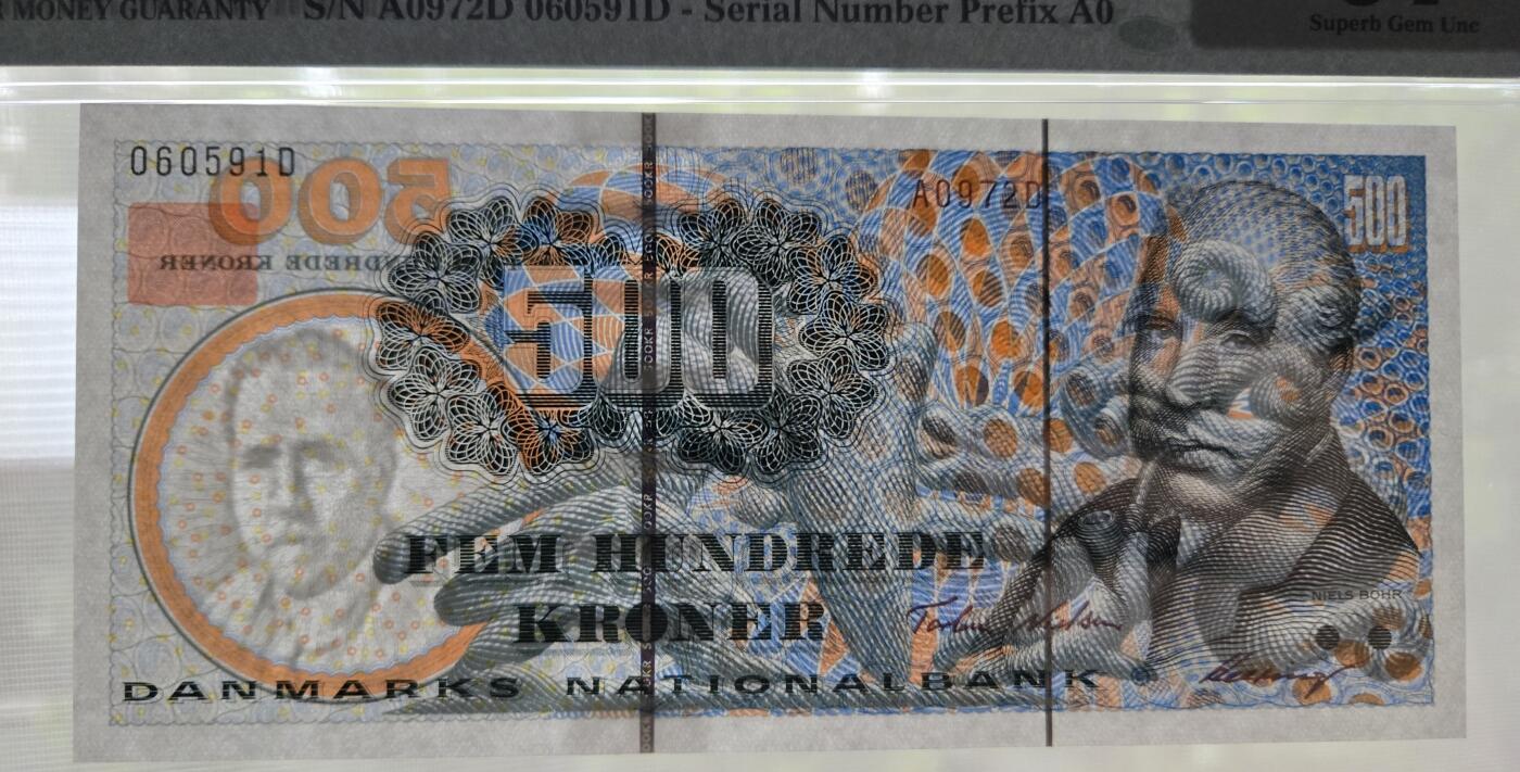 听雨轩精品外币（九十九） 丹麦500克朗 pmg67 稀少初版A0冠无347  物理学家丹尼斯.玻尔1997首发A0冠