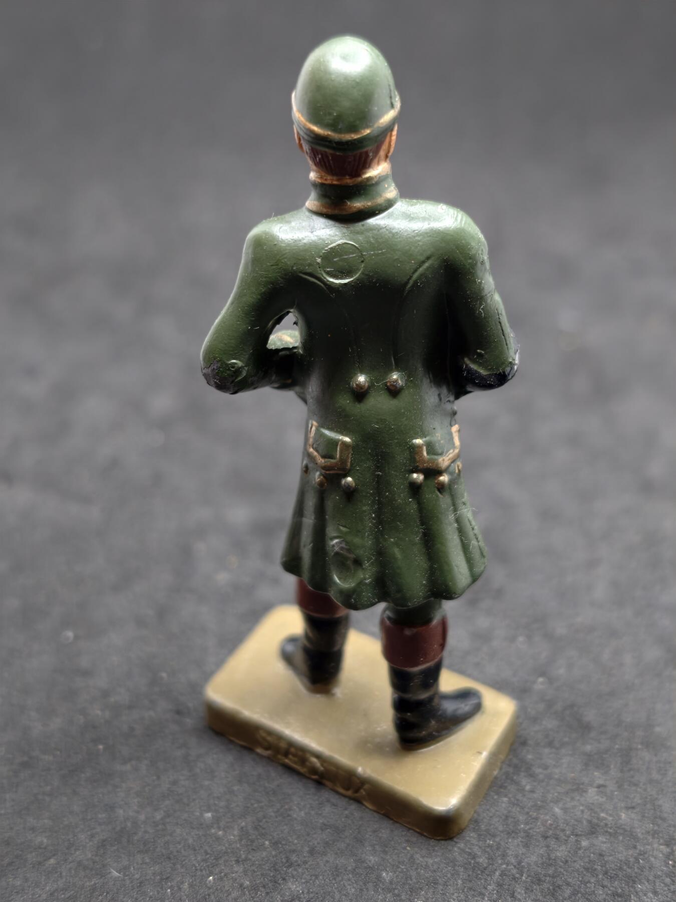 凯旋世界勋赏（第20期）（欢迎送拍）（对拍品有疑问请询问客服，不接受到手刀，出价默认拍品品相。请认真阅读拍卖规则！出价默认已认可！）（收到货请录制开箱视频，无视频概不处理问题。） 19世纪欧洲军队军官主题的微缩人偶