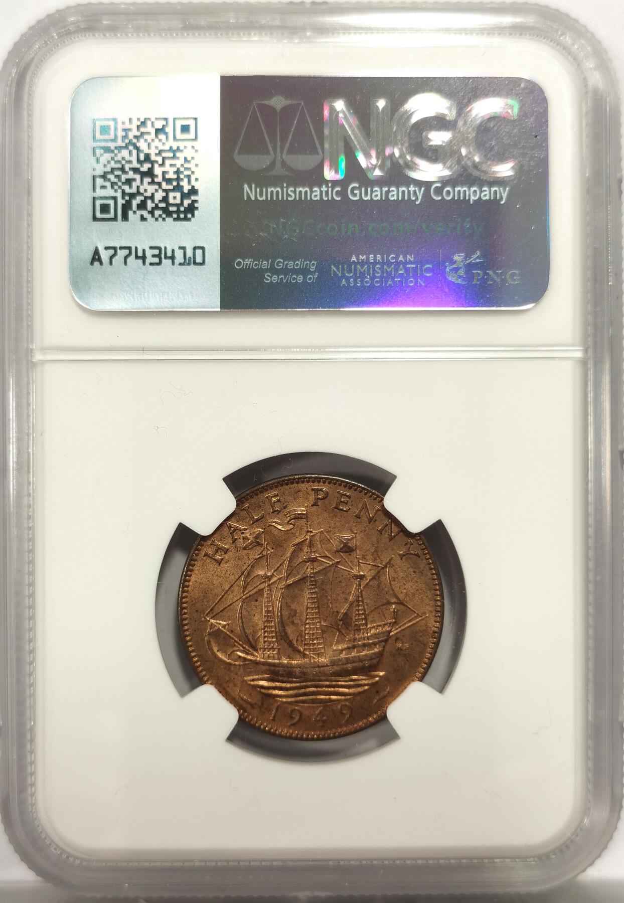 博洋堂世界钱币拍卖第150期（全场包邮） NGC MS64RB 英国1949年乔治六世1/2便士铜币 乔治六世的半便士把用了200年的布列塔尼女神坐像设计中最远处的帆船作为主要图案，暗喻领土遍布海洋。英系藏家Cope旧藏，光泽丝滑肉眼不可见丝毫划痕，实有65分的状态。