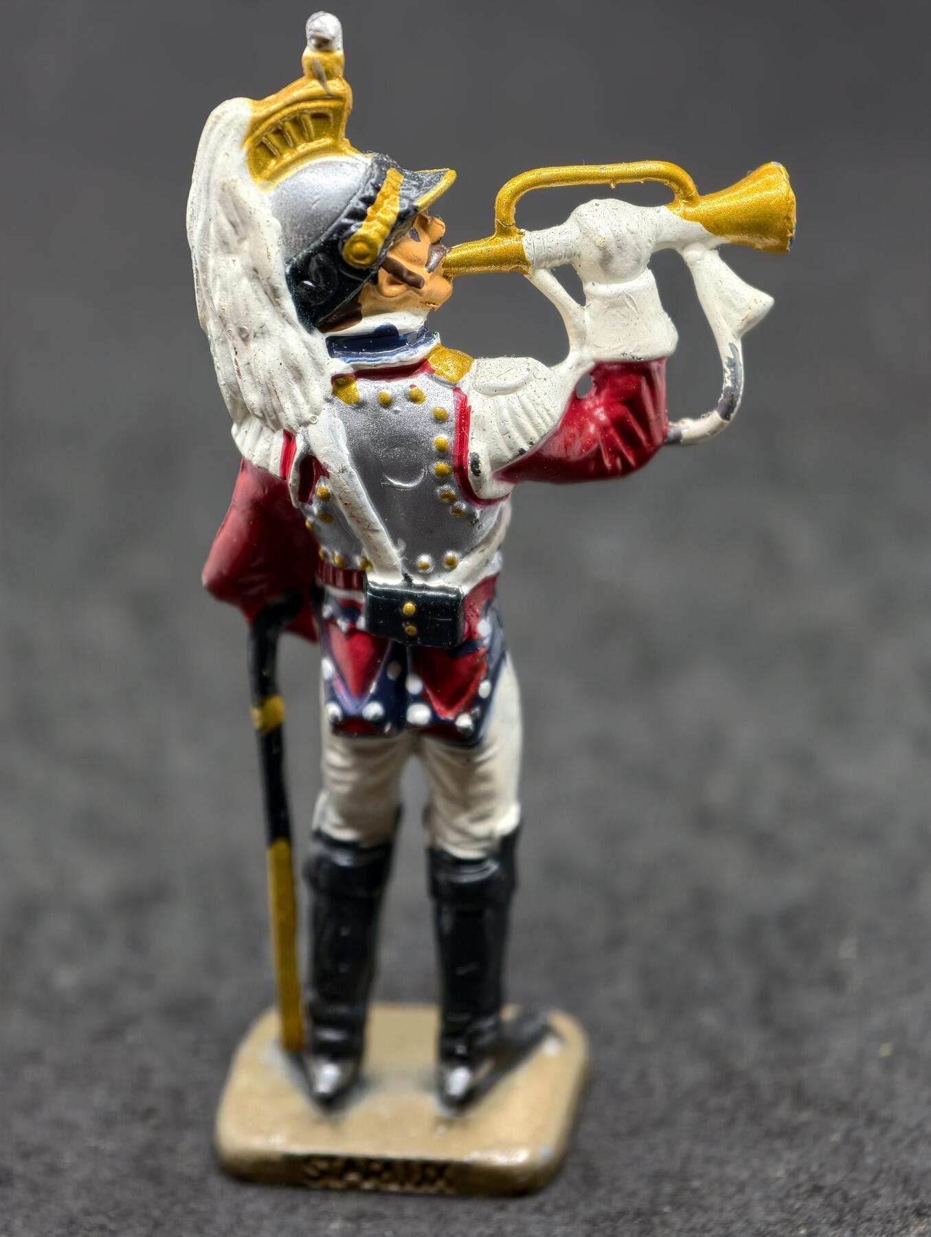 凯旋世界勋赏（第20期）（欢迎送拍）（对拍品有疑问请询问客服，不接受到手刀，出价默认拍品品相。请认真阅读拍卖规则！出价默认已认可！）（收到货请录制开箱视频，无视频概不处理问题。） 拿破仑战争时期的骑兵号手微缩金属人偶