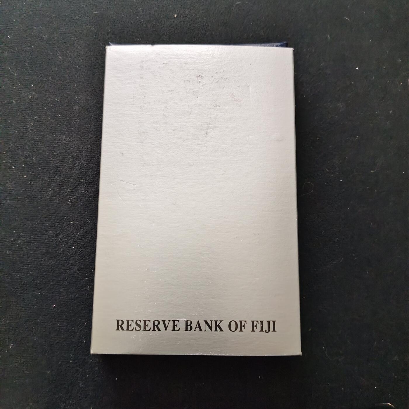 【全场包邮】纯粹捡漏拍483场（免费代拍第20场） 【少见】斐济1992年女王版官方PL套币-量5000