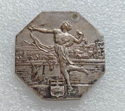 瓶子🏺第219期拍卖会 -  1952年法国八角合金章  含银量30%  50×50毫米  55.32克