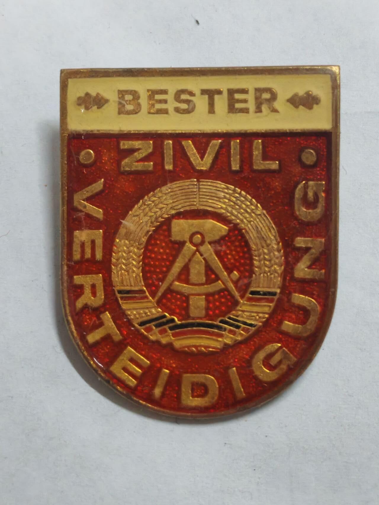 罗岚⭐新藏⭐特惠专拍第一场-分享拍场赚佣 民主德国民防荣誉成员证章 无损