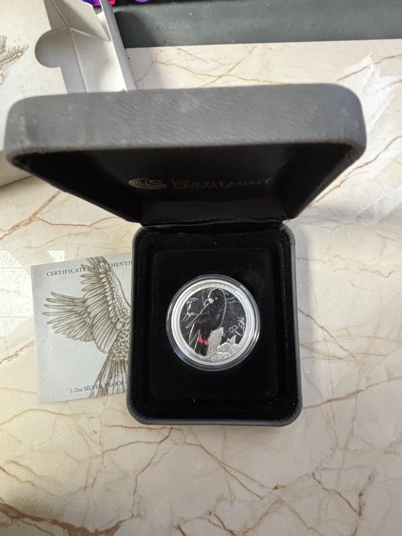 第184期拍卖 澳大利亚2013年雀鸟系列红尾黑凤头鹦鹉银币，999银，15.591克，发行10000枚