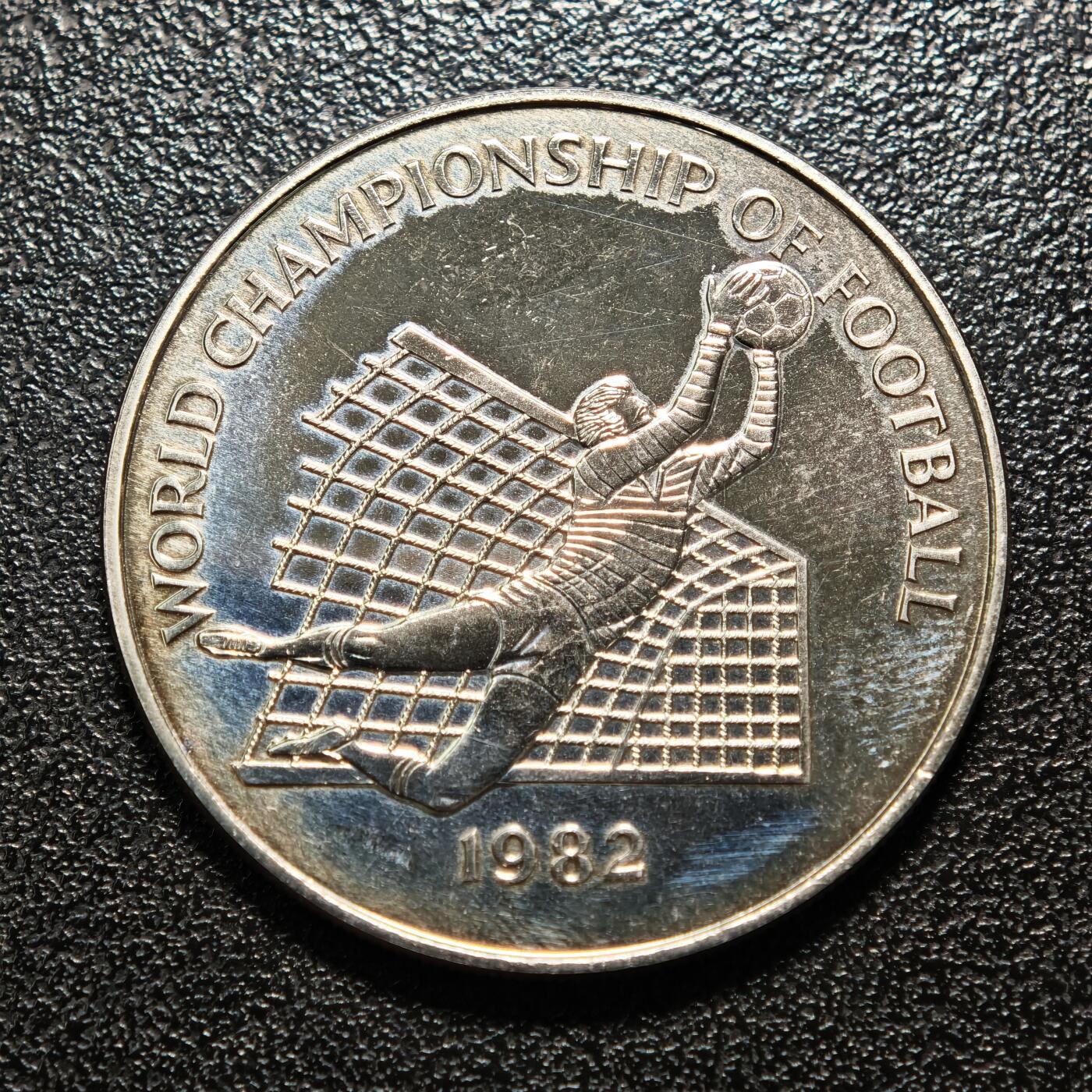 【德藏】世界币章拍卖第156期（拍品征集中~欢迎藏友联系） 3枚一组 1982年 牙买加底2届西班牙世界杯1元纪念镍币、1996年 葡萄牙大航海时代发现澳门200埃斯库多纪念镍币、1987年 葡萄牙吉尔100埃斯库多纪念镍币 详细尺寸请看拍品介绍