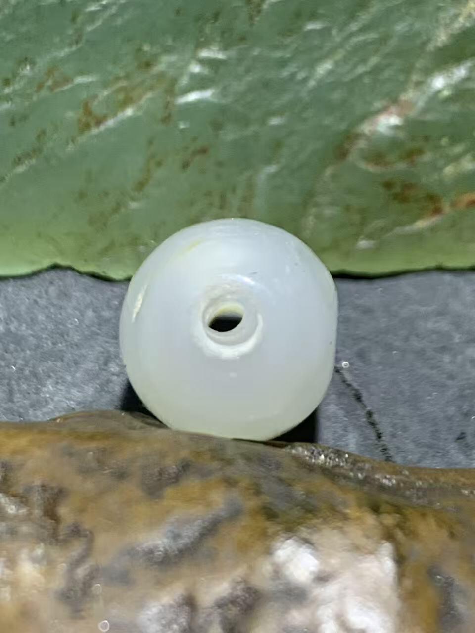 原皮海洋玉髓通货桶珠一颗，