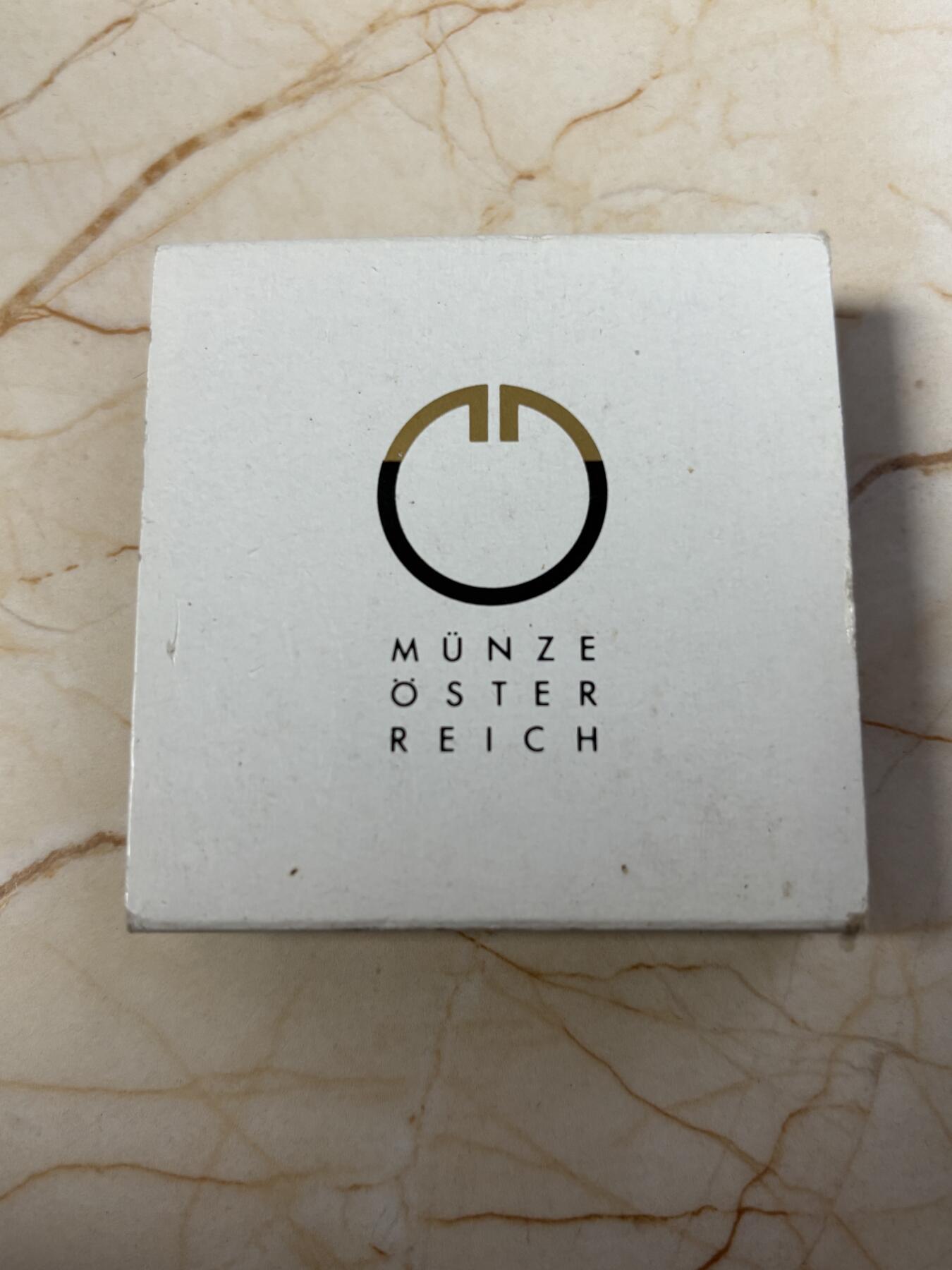 第184期拍卖 奥地利1998年传统工艺系列银匠500先令精制银币，少许氧化，925银，22.2克，发行50000枚