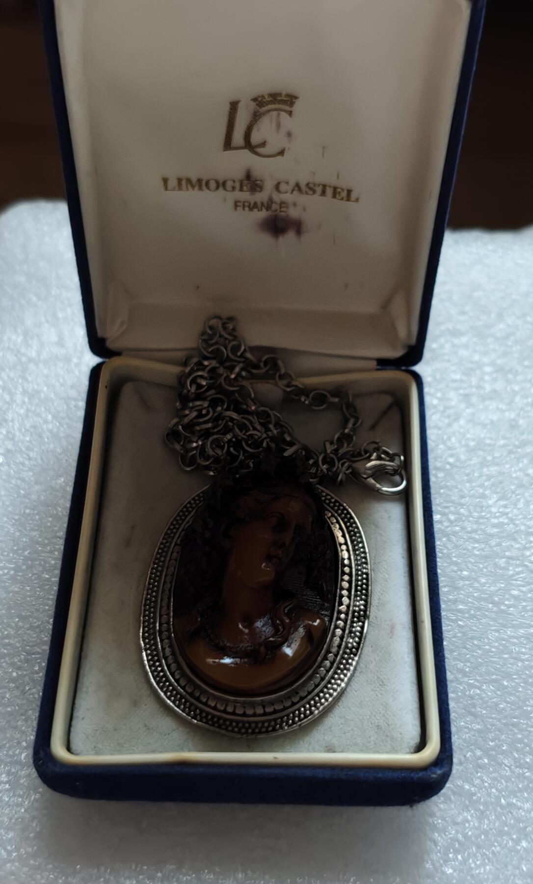 瓶子🏺第219期拍卖会  早期树脂高浮雕雕刻卡梅奥