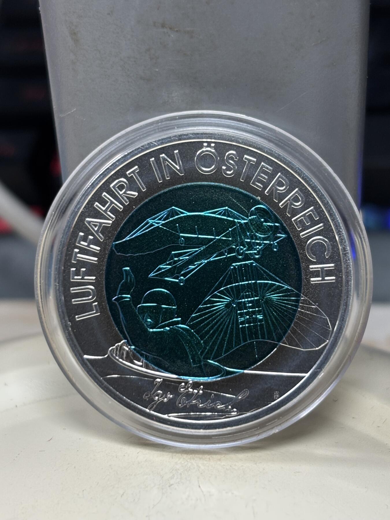 第184期拍卖 奥地利2007年航空先驱铌银镶嵌双色纪念币，9克银，6.5克铌，发行65000枚