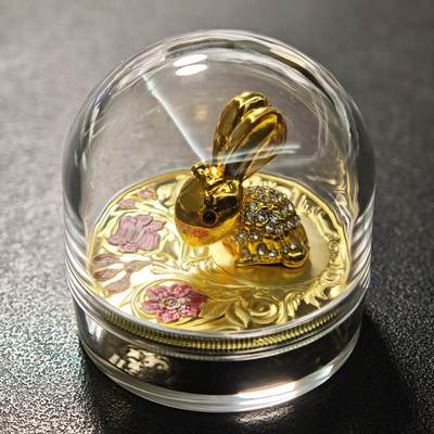 【德藏】世界币章拍卖第156期（拍品征集中~欢迎藏友联系） - 2023年 中国"兔与花"幻彩3D立体镀金纪念章 立体感及幻彩效果十足 直径约：40mm，重约：42.8g