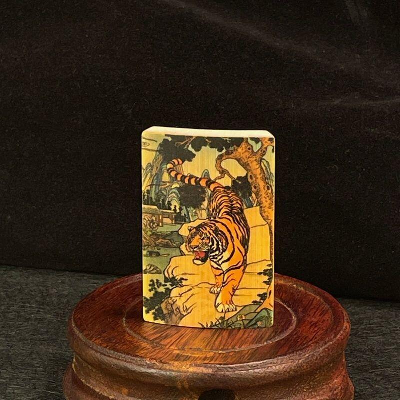 听雨轩（34）天然彩绘实心玉竹牌专场 实心玉竹牌  下山猛虎  4*6cm