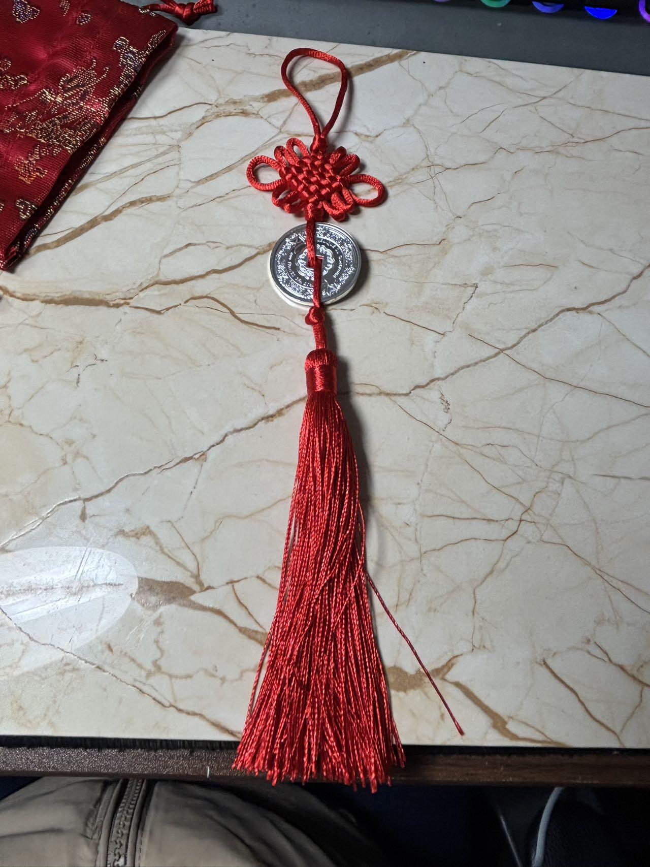 第184期拍卖 喀麦隆2018年幸运钱币系列招财猫彩色中空银币带红袋证书，999银，14.14克，发行量999枚