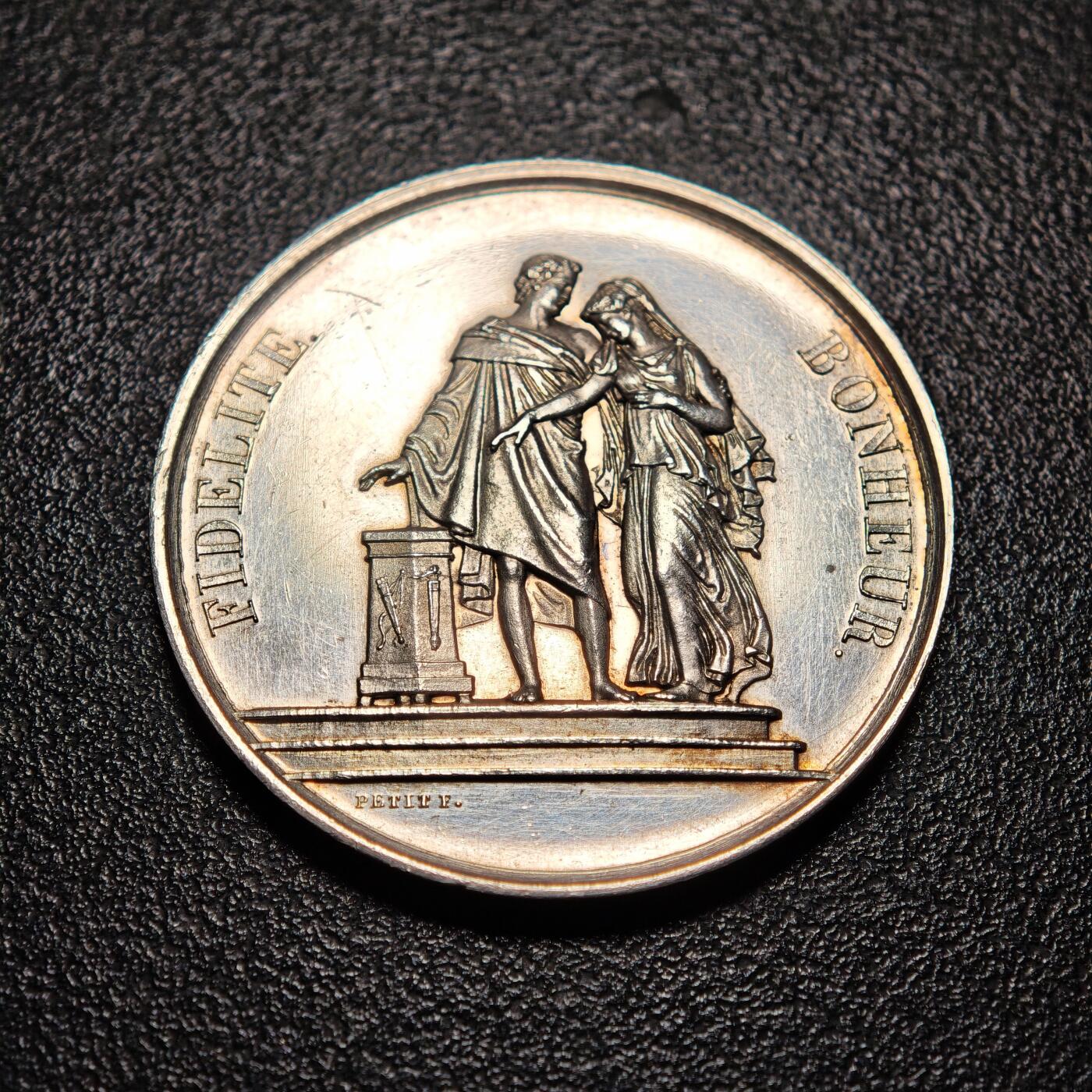 【德藏】世界币章拍卖第156期（拍品征集中~欢迎藏友联系） 19世纪 法国结婚纪念银章 手指边铭 类镜面底板 刻字精美 直径约：39.1mm；重约：25g