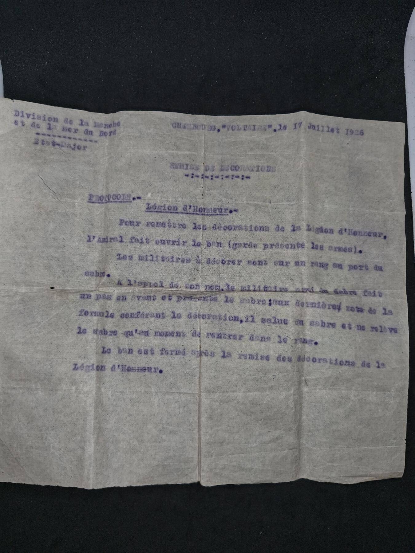 凯旋世界勋赏（第20期）（欢迎送拍）（对拍品有疑问请询问客服，不接受到手刀，出价默认拍品品相。请认真阅读拍卖规则！出价默认已认可！）（收到货请录制开箱视频，无视频概不处理问题。） （和三共荣誉一人）1926年法国荣誉军团勋章授予仪式的流程说明文件（北滨海与海洋省分区）发布，日期为1926年7月17日