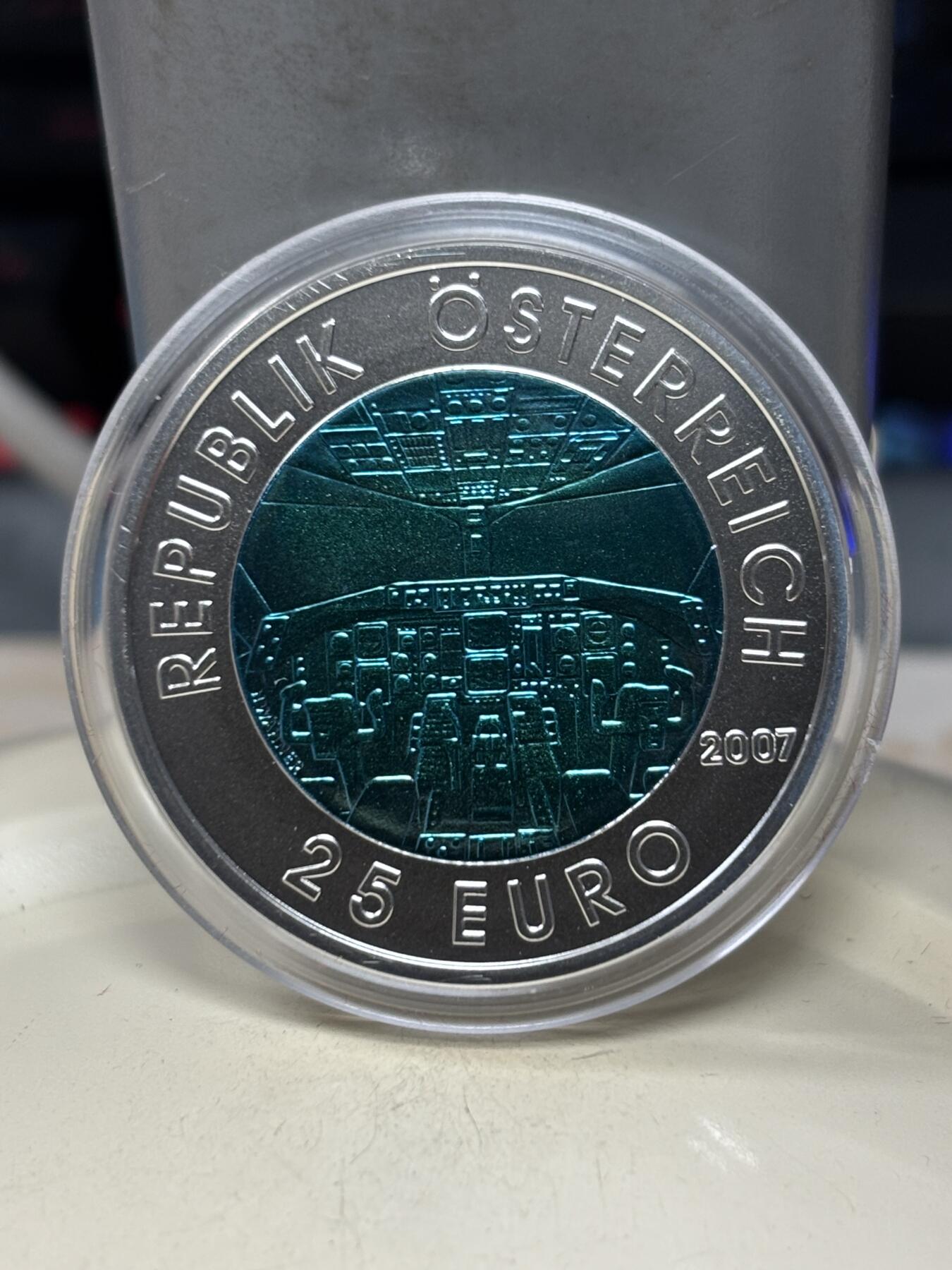 第184期拍卖 奥地利2007年航空先驱铌银镶嵌双色纪念币，9克银，6.5克铌，发行65000枚