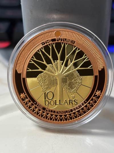 第184期拍卖 - 澳大利亚2001年千禧年系列未来双色精制纪念银币，999银，外圈铜，内圈银镀金，重量:1盎司，直径:38.74毫米发行：20000枚