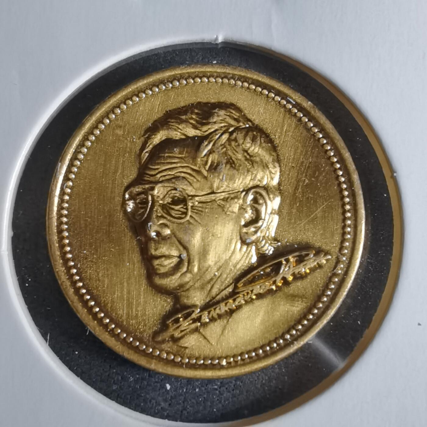 沼泽如烟--第922场 人像章