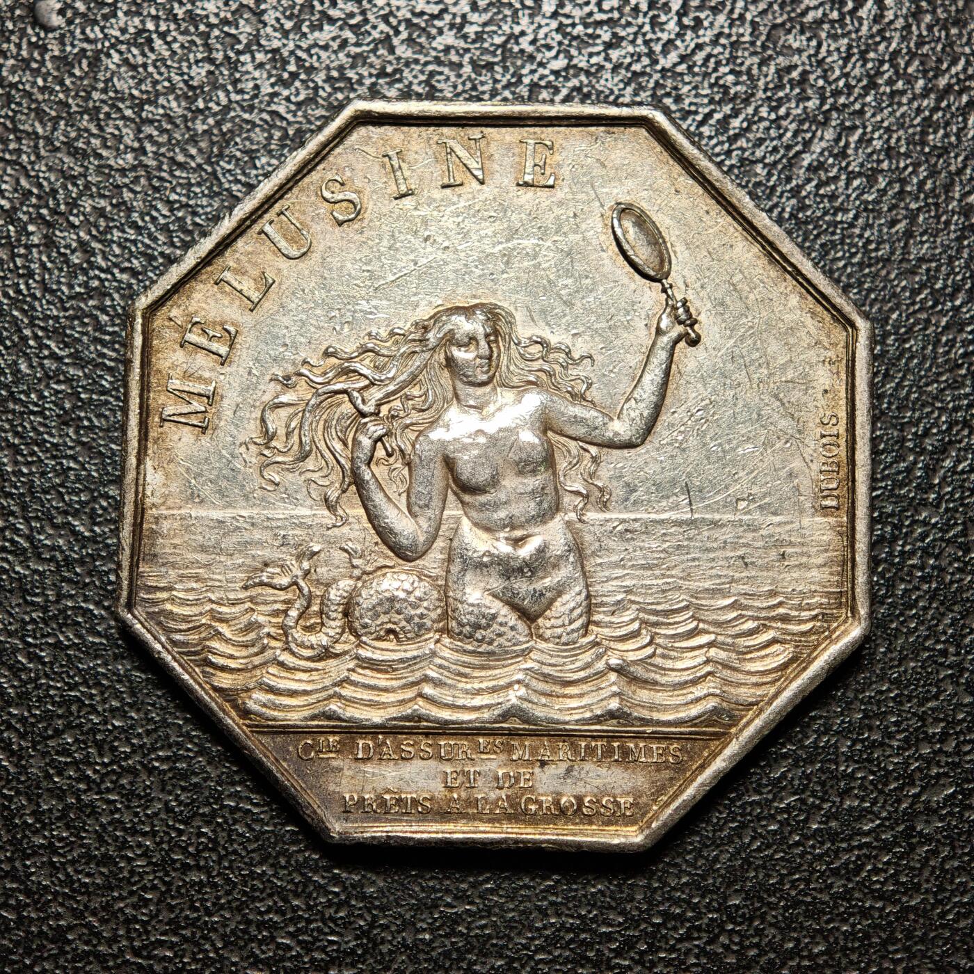 【德藏】世界币章拍卖第156期（拍品征集中~欢迎藏友联系） 名誉品 1832-1841年 法国海洋保险公司美人鱼海妖八角银质代币银章 油灯边铭 (新版法国八角代用币目录封面同款) 浓墨重彩包浆 直径约：33mm；重约：16.9g