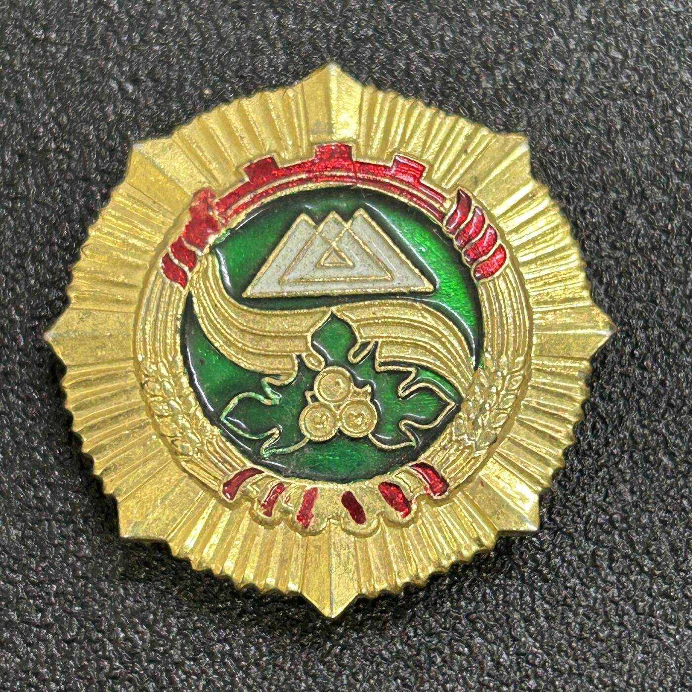 西秦中古拍卖第六十八期 新疆克孜勒苏自治州成立30周年纪念章 铜制