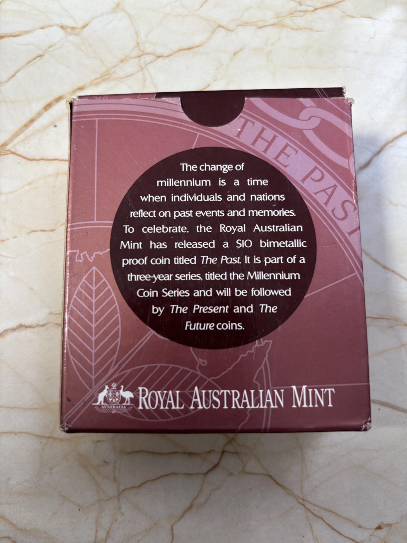 第184期拍卖 澳大利亚1999年千禧年过去精制双色银币，外环999银，内心铜，重量:33.16克，直径：38.74毫米发行：20000枚