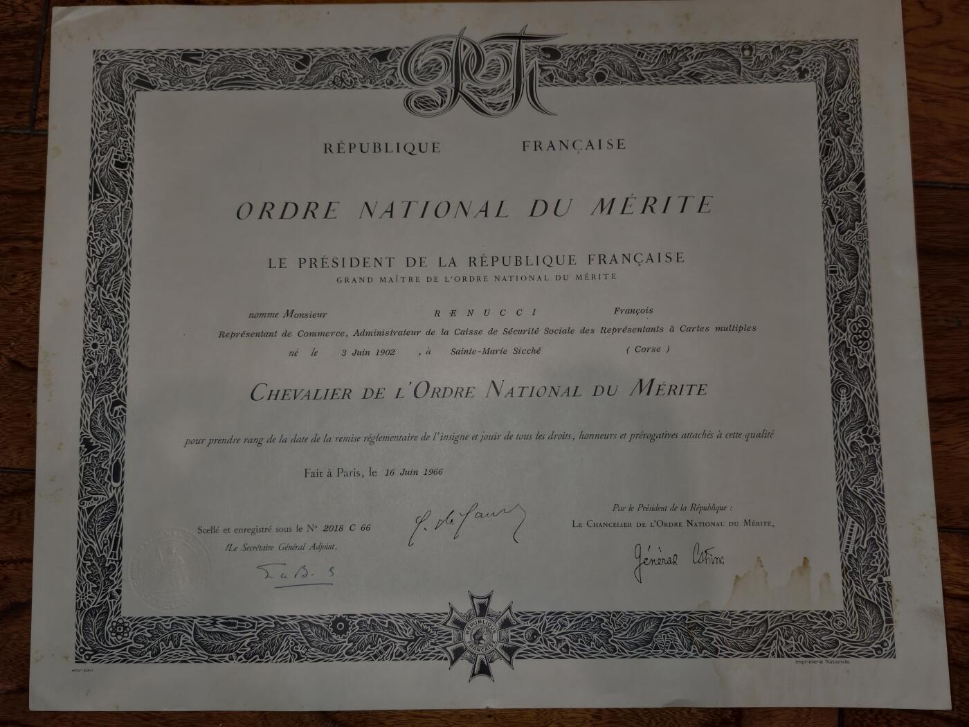 凯旋世界勋赏（第20期）（欢迎送拍）（对拍品有疑问请询问客服，不接受到手刀，出价默认拍品品相。请认真阅读拍卖规则！出价默认已认可！）（收到货请录制开箱视频，无视频概不处理问题。） René Monistrol先生（1902年3月2日生于萨尔特-勒-马尔泰，科雷兹省），因在“巴黎科学协会代表”等领域的贡献，于1966年6月16日被授予骑士勋位。