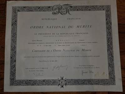 凯旋世界勋赏（第20期）（欢迎送拍）（对拍品有疑问请询问客服，不接受到手刀，出价默认拍品品相。请认真阅读拍卖规则！出价默认已认可！）（收到货请录制开箱视频，无视频概不处理问题。） - René Monistrol先生（1902年3月2日生于萨尔特-勒-马尔泰，科雷兹省），因在“巴黎科学协会代表”等领域的贡献，于1966年6月16日被授予骑士勋位。