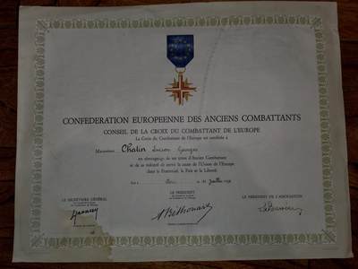 凯旋世界勋赏（第20期）（欢迎送拍）（对拍品有疑问请询问客服，不接受到手刀，出价默认拍品品相。请认真阅读拍卖规则！出价默认已认可！）（收到货请录制开箱视频，无视频概不处理问题。） - 欧洲前战斗人员联合会（Confédération Européenne des Anciens Combattants）颁发的“战斗十字”授予文书