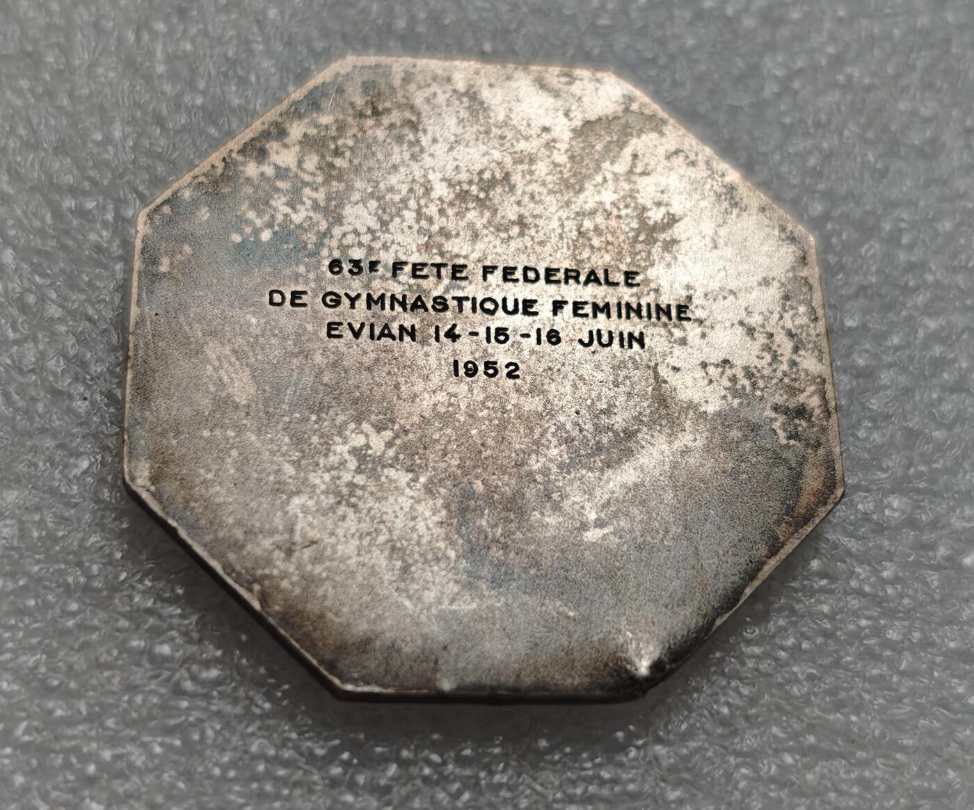 瓶子🏺第219期拍卖会  1952年法国八角合金章  含银量30%