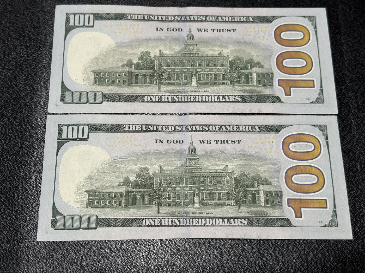 《外钞收藏家》第五百九十一期（畅拍场）（本平台长期征集拍品、欢迎藏友们联系合作） 2021年美国彩版100美元 同刀 2张近连号 全新 但有车轨印