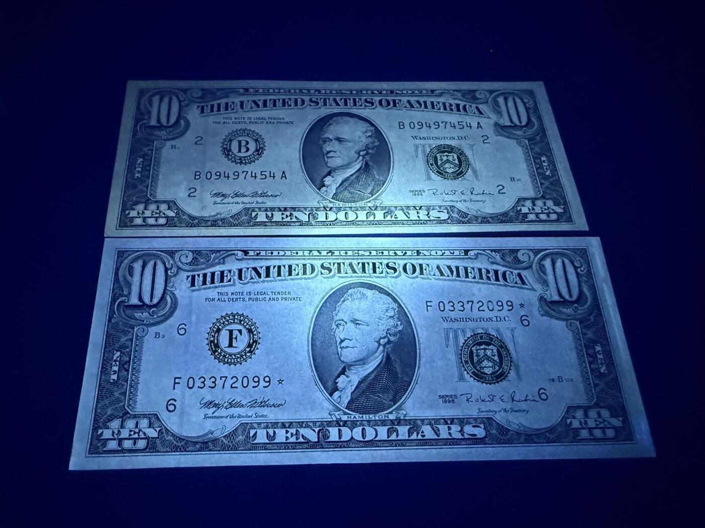 【炜奕收藏】，第五十二期 1995年美国10美元两张，UNC-/UNC品相，包含一张补号
