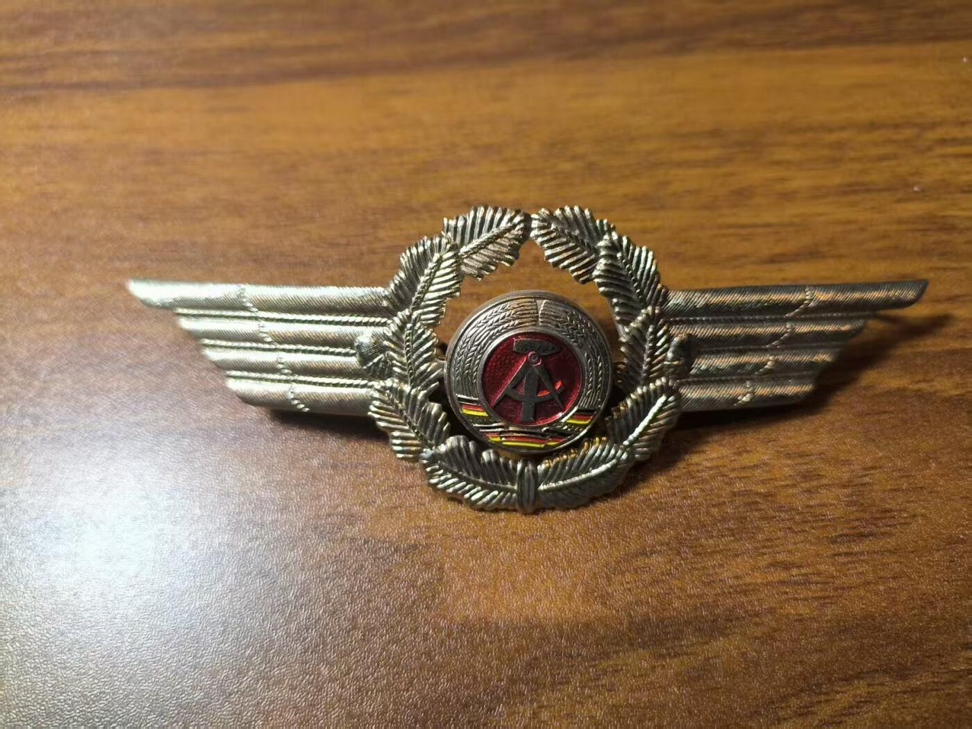 罗岚⭐新藏⭐特惠专拍第一场-分享拍场赚佣 民主德国人民军空军军官大帽徽