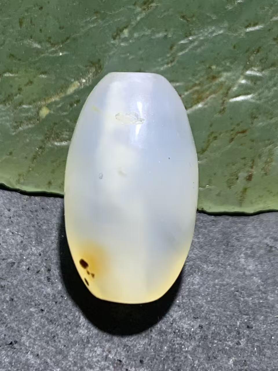 原皮海洋玉髓通货桶珠一颗，