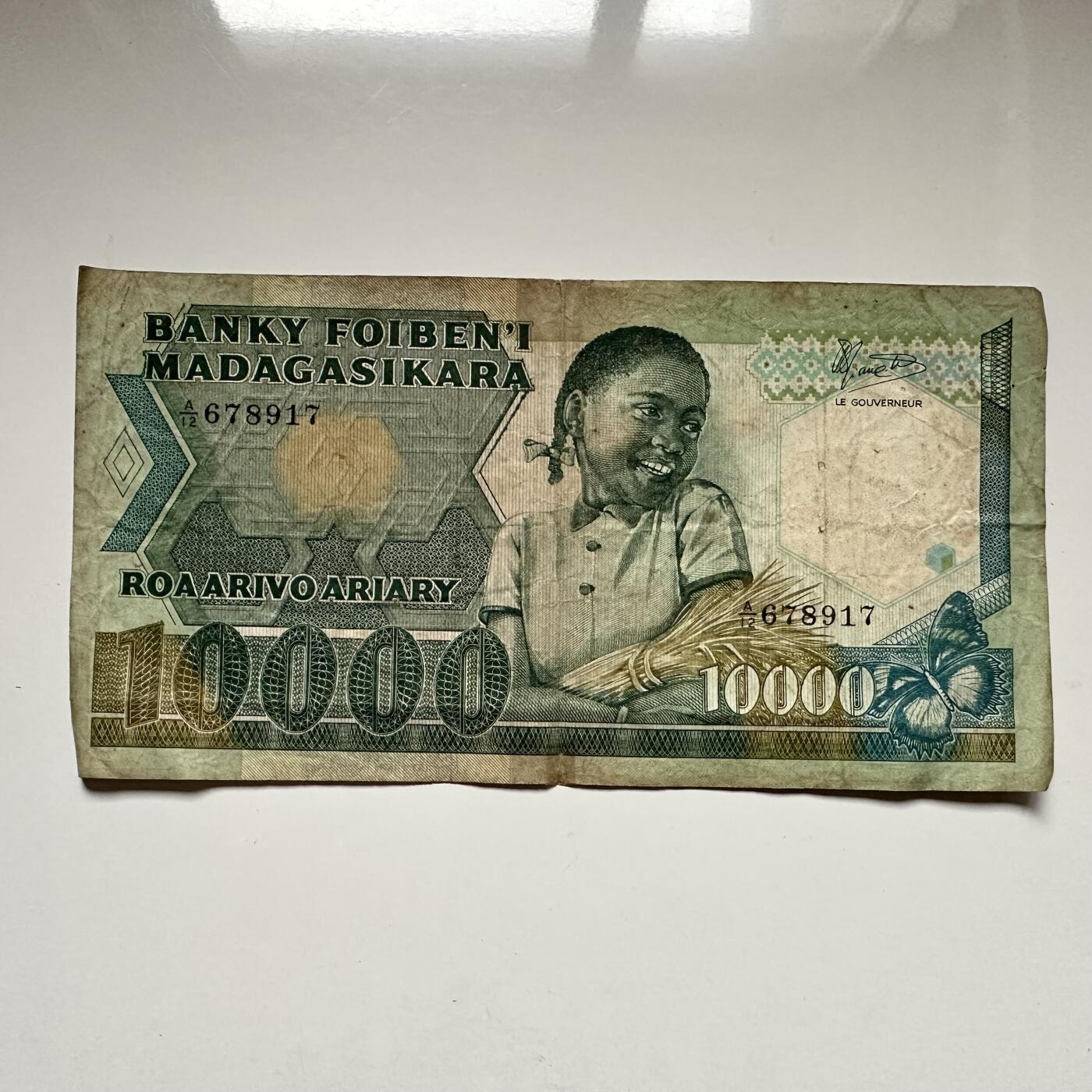 🌹外币初藏🌹🐯2025年第136场  每周二四六晚8️⃣点 接代拍 马达加斯加1983版10,000法郎 横号码