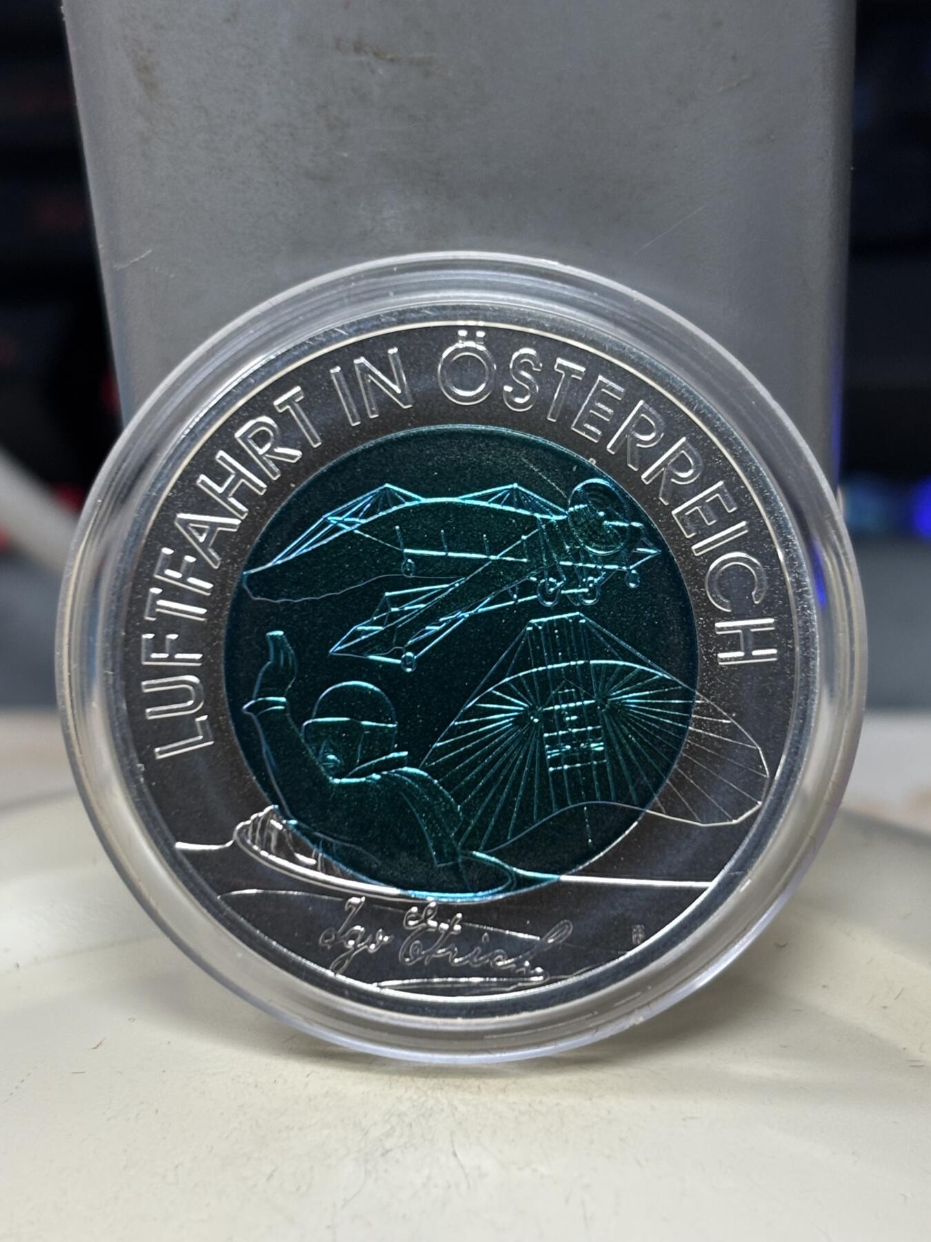 第184期拍卖 奥地利2007年航空先驱铌银镶嵌双色纪念币，9克银，6.5克铌，发行65000枚