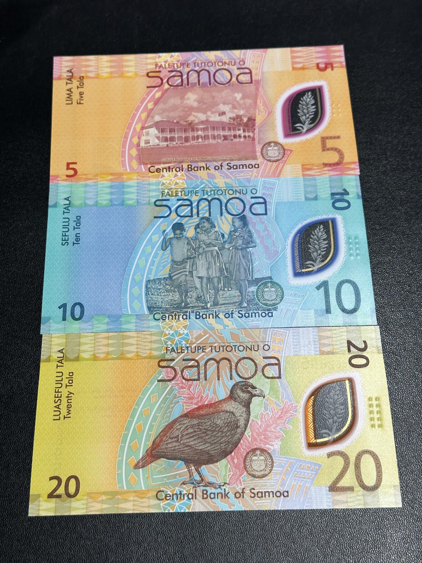 《外钞收藏家》第五百九十一期（畅拍场）（本平台长期征集拍品、欢迎藏友们联系合作） 萨摩亚10和20塔拉 2张全同号千位号2695+AA冠10塔拉尾695万位号 全新UNC