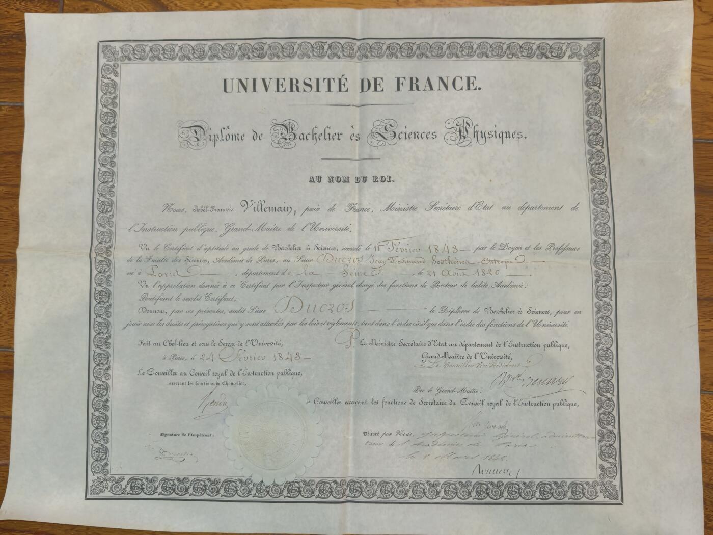凯旋世界勋赏（第20期）（欢迎送拍）（对拍品有疑问请询问客服，不接受到手刀，出价默认拍品品相。请认真阅读拍卖规则！出价默认已认可！）（收到货请录制开箱视频，无视频概不处理问题。） 1843年法国巴黎大学的物理科学学士学位证书完成当时法国大学物理科学专业的课程要求，涵盖数学、物理等学科（符合19世纪法国大学理科学制）
