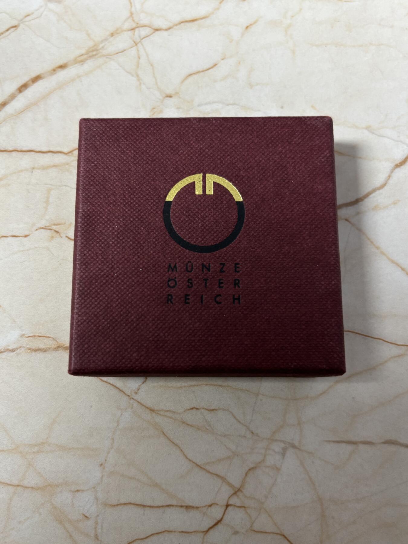 第184期拍卖 奥地利1995年奥地利农妇掏南瓜500先令精制银币，925银，22.2克，发行60000枚，没有纸套