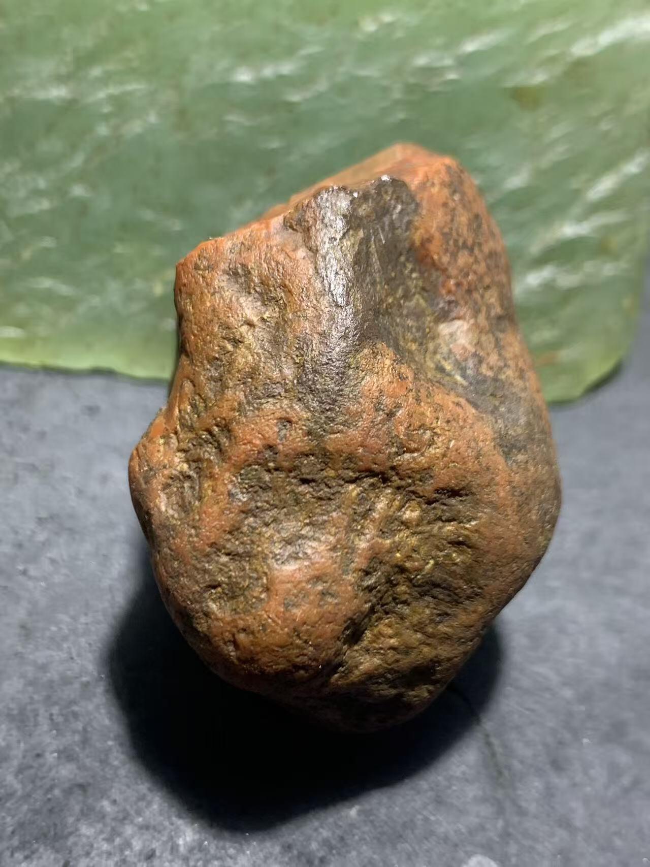 精美川料铁红皮开窗柿子红千层纹南红玛瑙原石一颗，