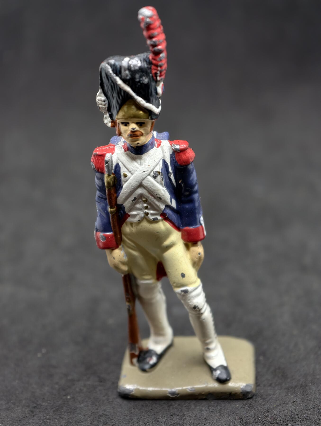 凯旋世界勋赏（第20期）（欢迎送拍）（对拍品有疑问请询问客服，不接受到手刀，出价默认拍品品相。请认真阅读拍卖规则！出价默认已认可！）（收到货请录制开箱视频，无视频概不处理问题。） 拿破仑战争时期的法军掷弹兵微缩金属人偶