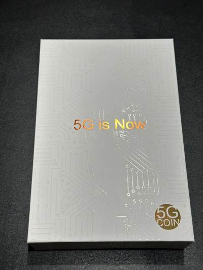 《外钞收藏家》第五百九十一期（畅拍场）（本平台长期征集拍品、欢迎藏友们联系合作） - 坦桑尼亚2021年 全球首枚5G正方形芯片全息幻彩银铜双金属纪念币 精美包装一套