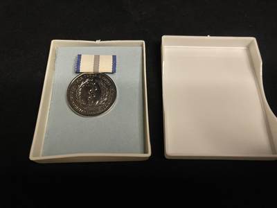 勋章专场 - 民主德国（东德）的“卫生与社会福利领域忠诚服务奖章”，品相如图