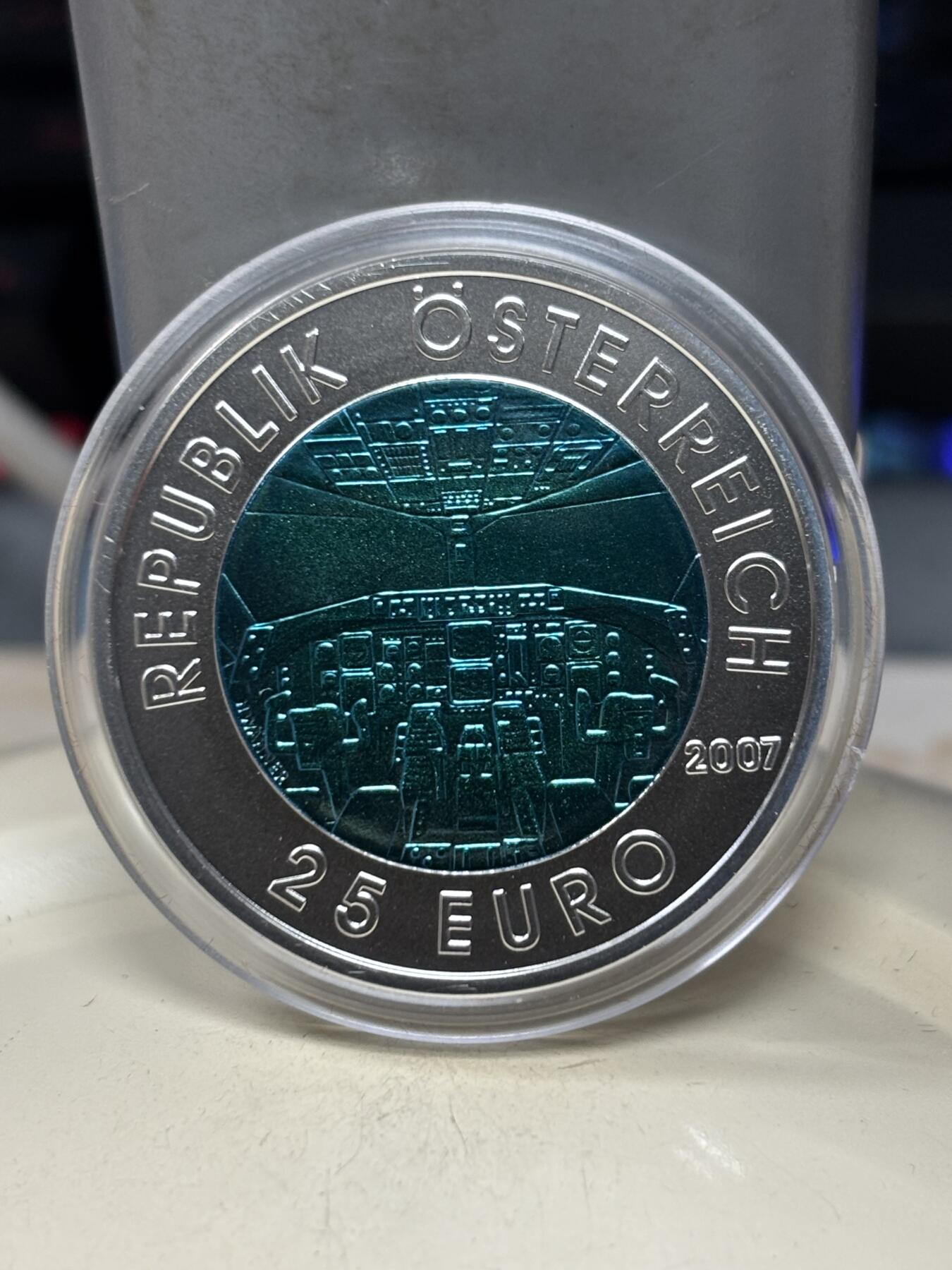 第184期拍卖 奥地利2007年航空先驱铌银镶嵌双色纪念币，9克银，6.5克铌，发行65000枚