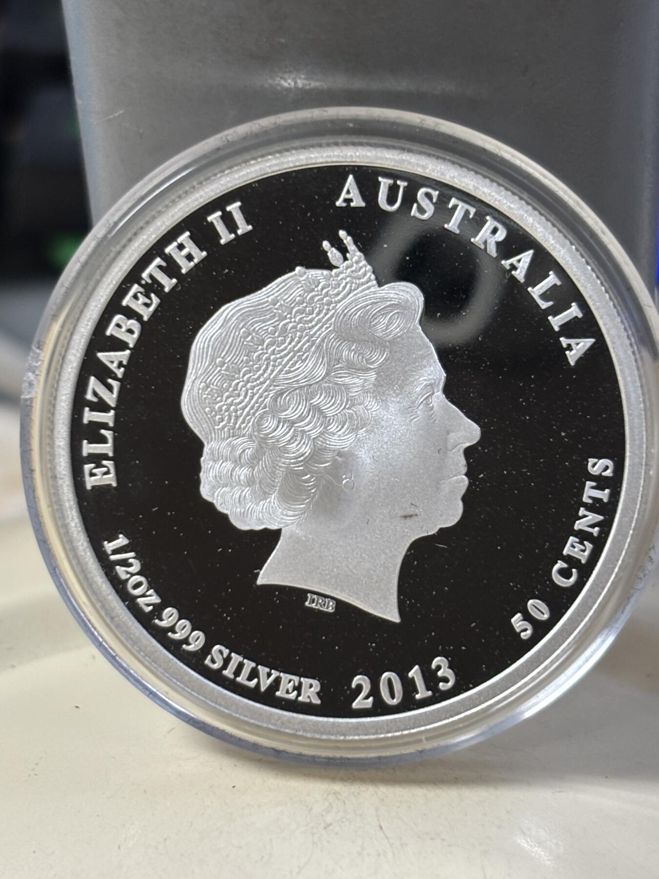 第184期拍卖 澳大利亚2013年雀鸟系列红尾黑凤头鹦鹉银币，999银，15.591克，发行10000枚