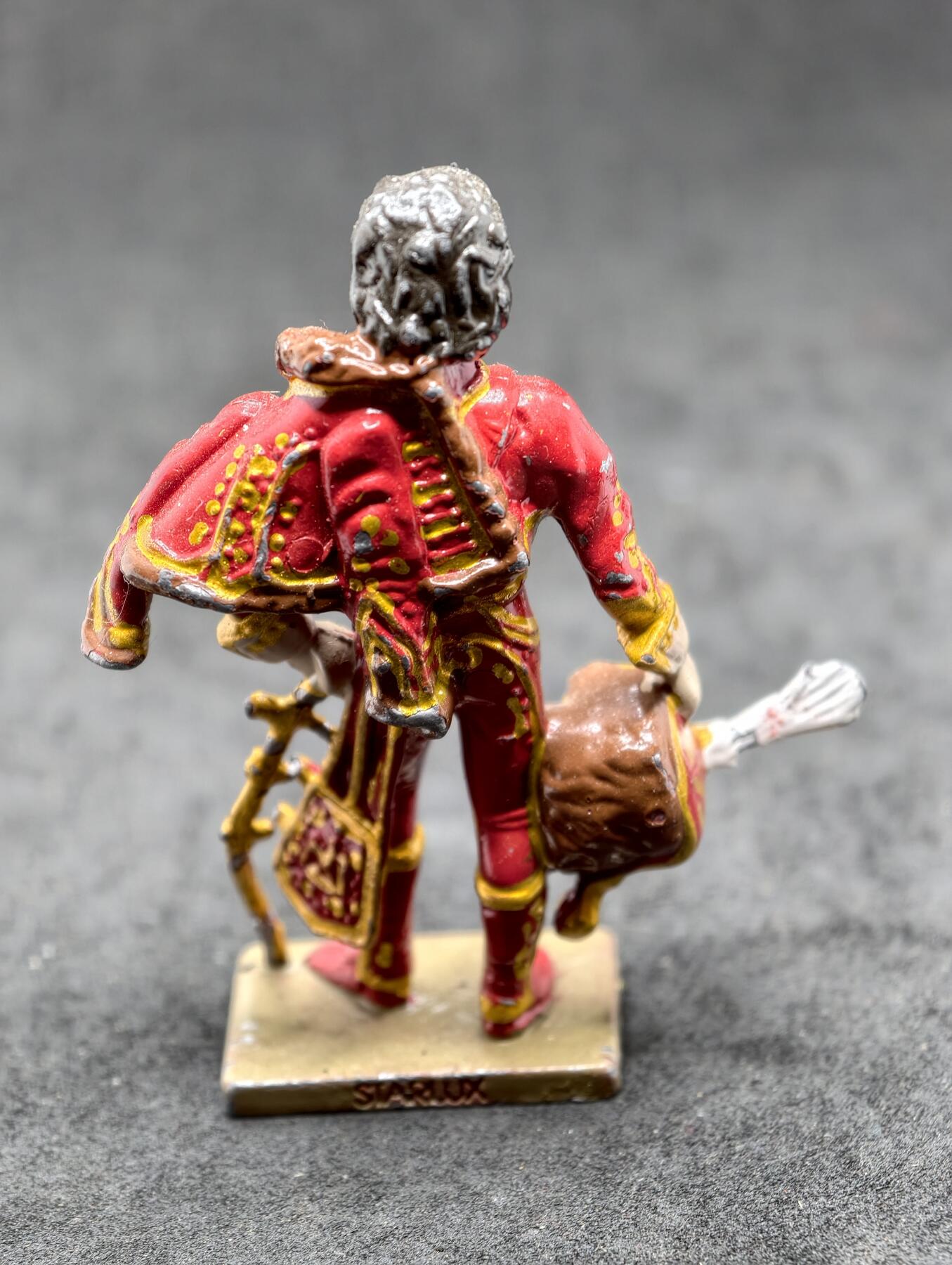 凯旋世界勋赏（第20期）（欢迎送拍）（对拍品有疑问请询问客服，不接受到手刀，出价默认拍品品相。请认真阅读拍卖规则！出价默认已认可！）（收到货请录制开箱视频，无视频概不处理问题。） 西班牙斗牛士主题的金属微缩人偶