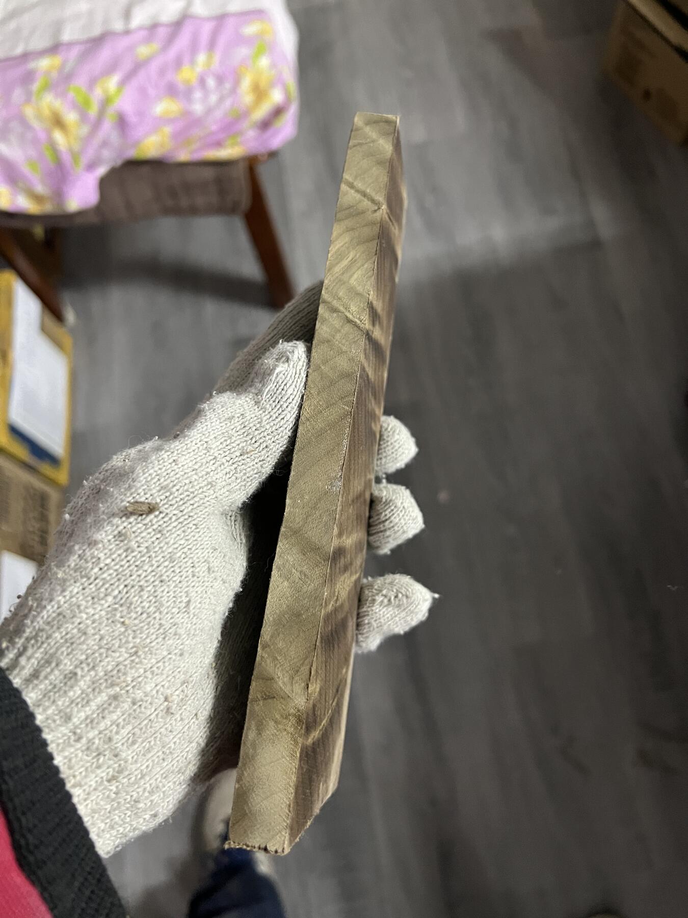 零元拍：NO.A9 金丝楠牌子满金丝 果香满满 尺寸：21/7.5/1.5CM。因为是原材料，木材还未干透