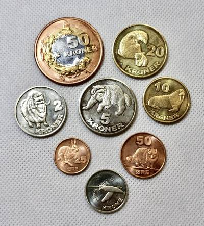 甄臻铺-世界币章拍卖（第42期）送拍享返佣金等优惠多多 - 格陵兰2010年Provo样币，8枚/套。好品成套稀见，特朗普第二届任期上台，扬言吞并格陵兰这个世界第一大岛，引发国际社会侧目，市场行情看涨。