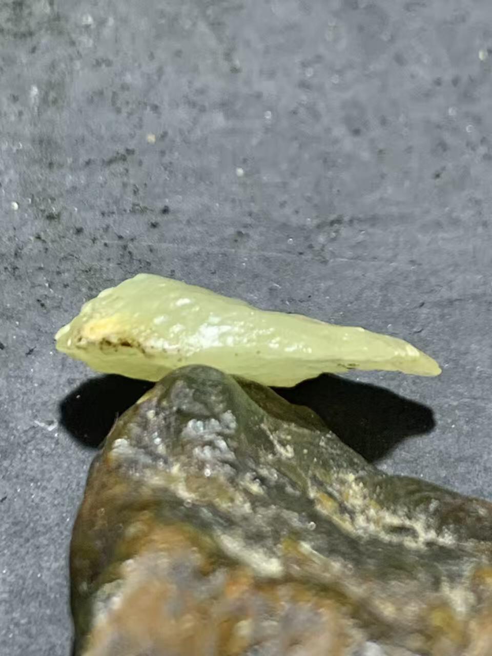 新疆戈壁料风化纹和田玉青白玉小原石一颗