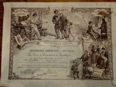 凯旋世界勋赏（第20期）（欢迎送拍）（对拍品有疑问请询问客服，不接受到手刀，出价默认拍品品相。请认真阅读拍卖规则！出价默认已认可！）（收到货请录制开箱视频，无视频概不处理问题。） - 1933年法国劳动与社会保障部颁发的互助荣誉嘉奖证书，属于法国早期社会保障体系的官方荣誉文件。   
