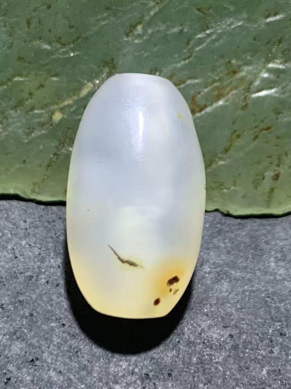 原皮海洋玉髓通货桶珠一颗，